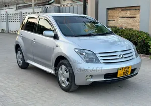 Toyota IST 2005 Silver