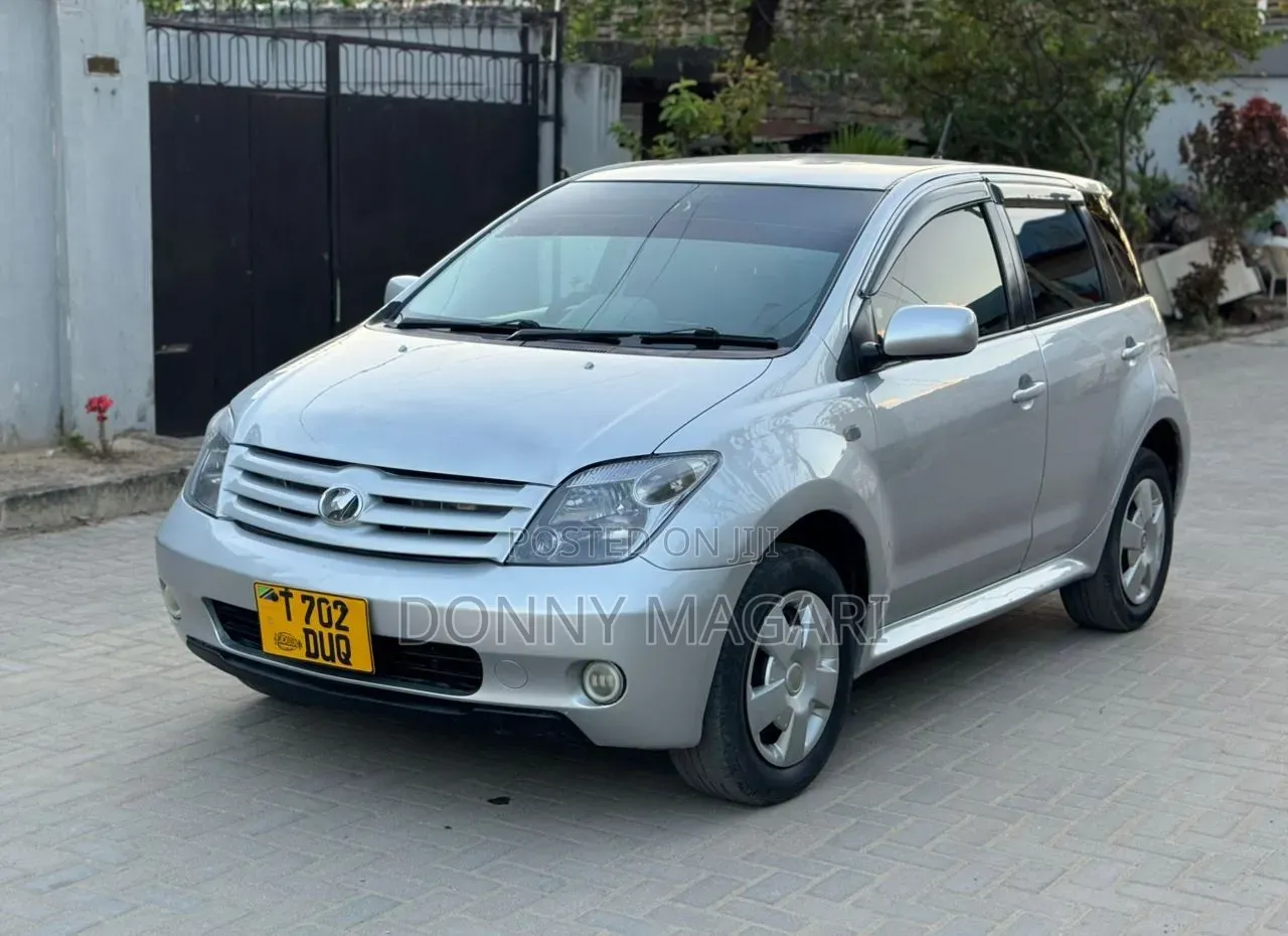 Toyota IST 2005 Silver