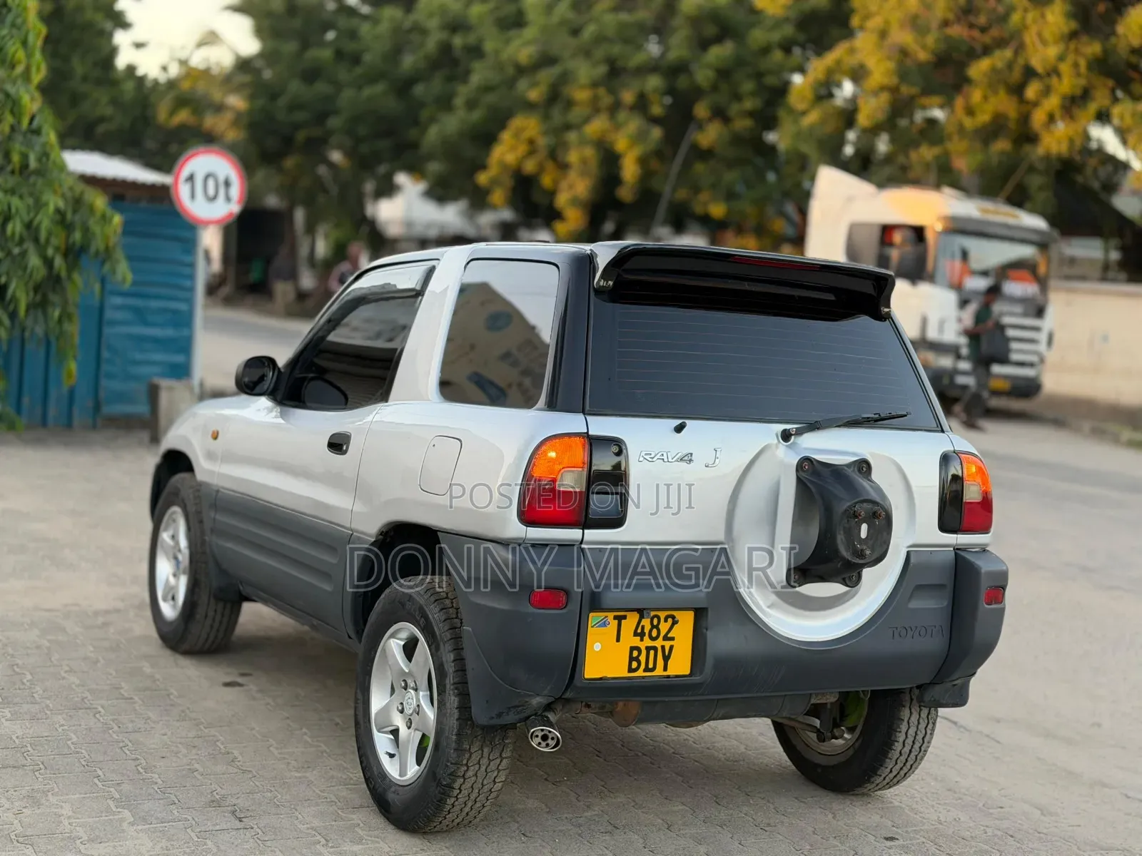 Toyota RAV4 1999 Silver