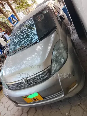 Toyota ISIS 2010 Gray