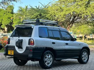 Toyota RAV4 1999 White