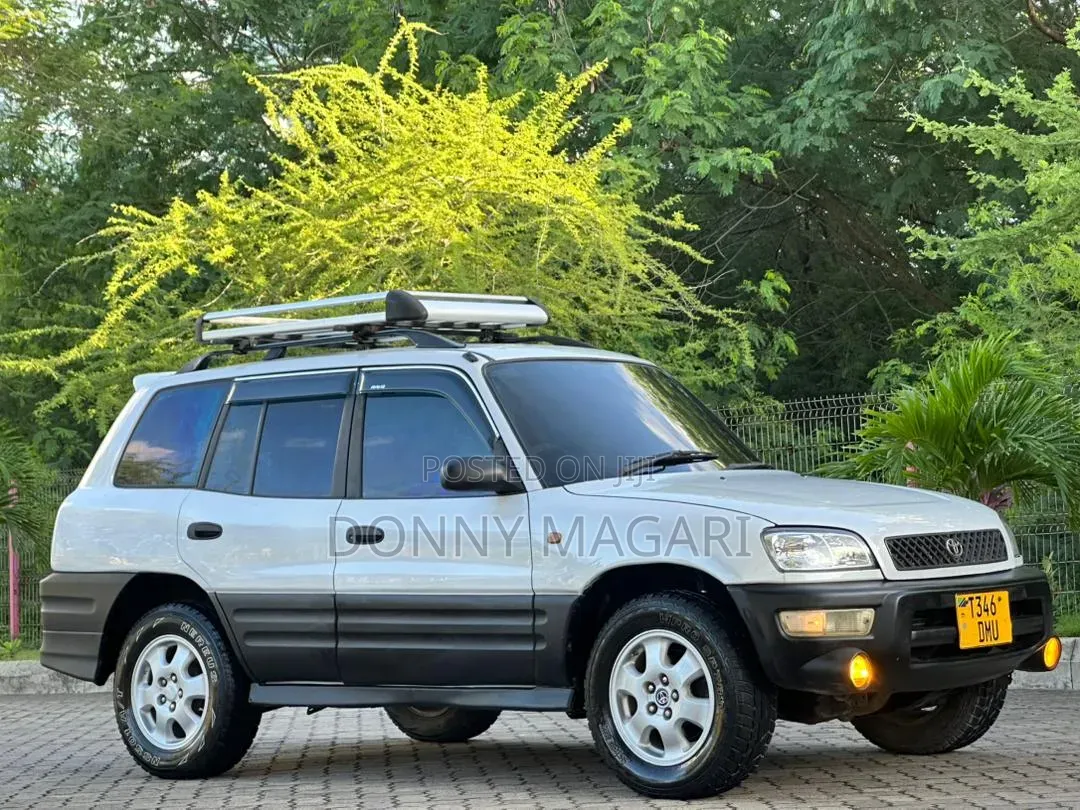 Toyota RAV4 1999 White