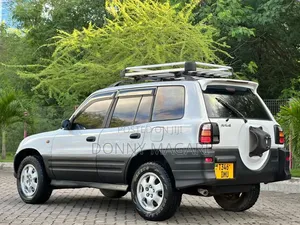 Toyota RAV4 1999 White