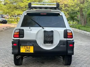 Toyota RAV4 1999 White