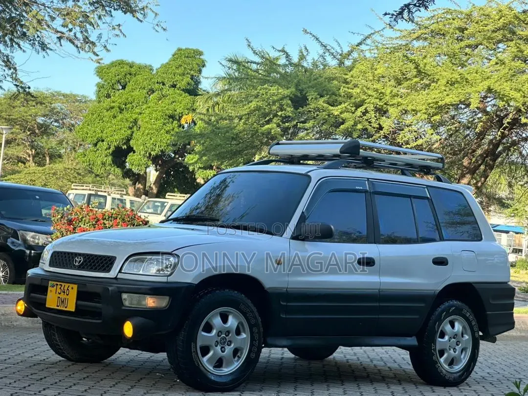 Toyota RAV4 1999 White