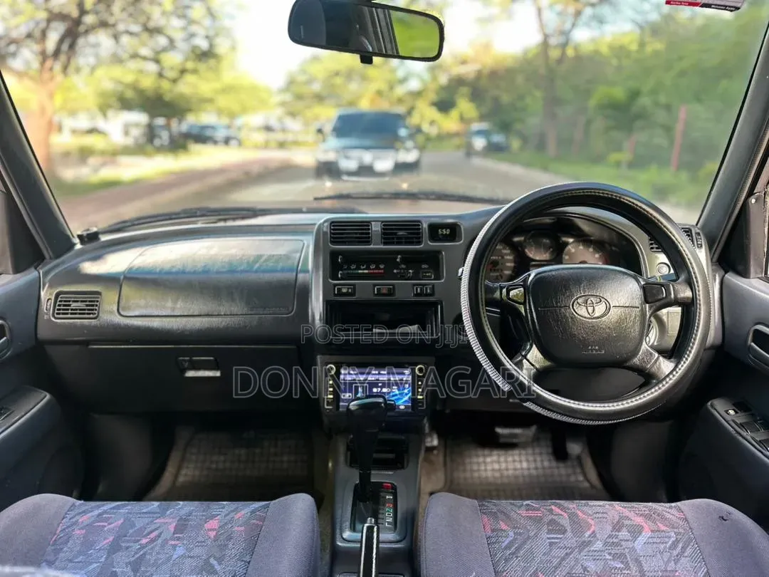 Toyota RAV4 1999 White