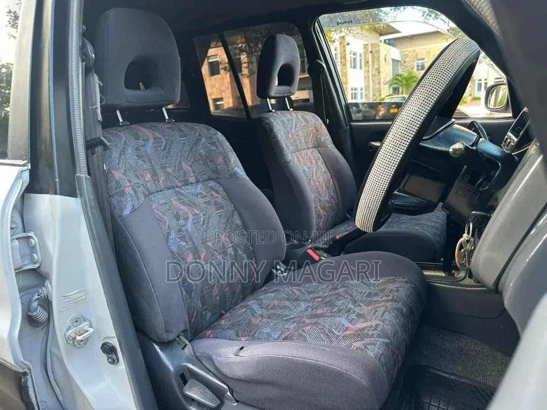 Toyota RAV4 1999 White
