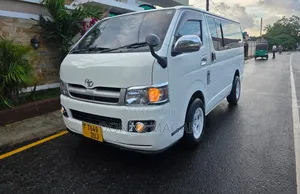 Toyota Quantum 2011 White