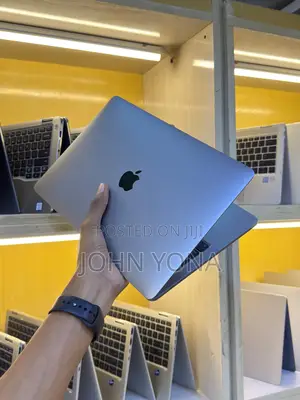 New Laptop Apple MacBook Pro 2019 8GB Intel Core i5 SSD 256GB