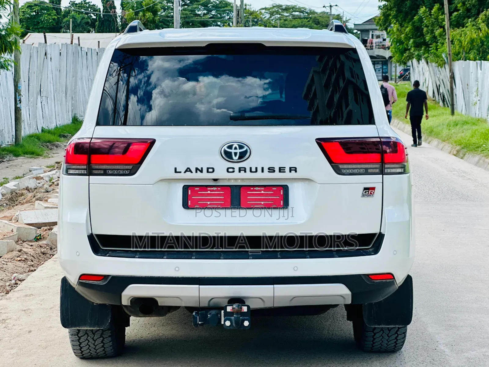 Toyota Land Cruiser LC300 2024 White