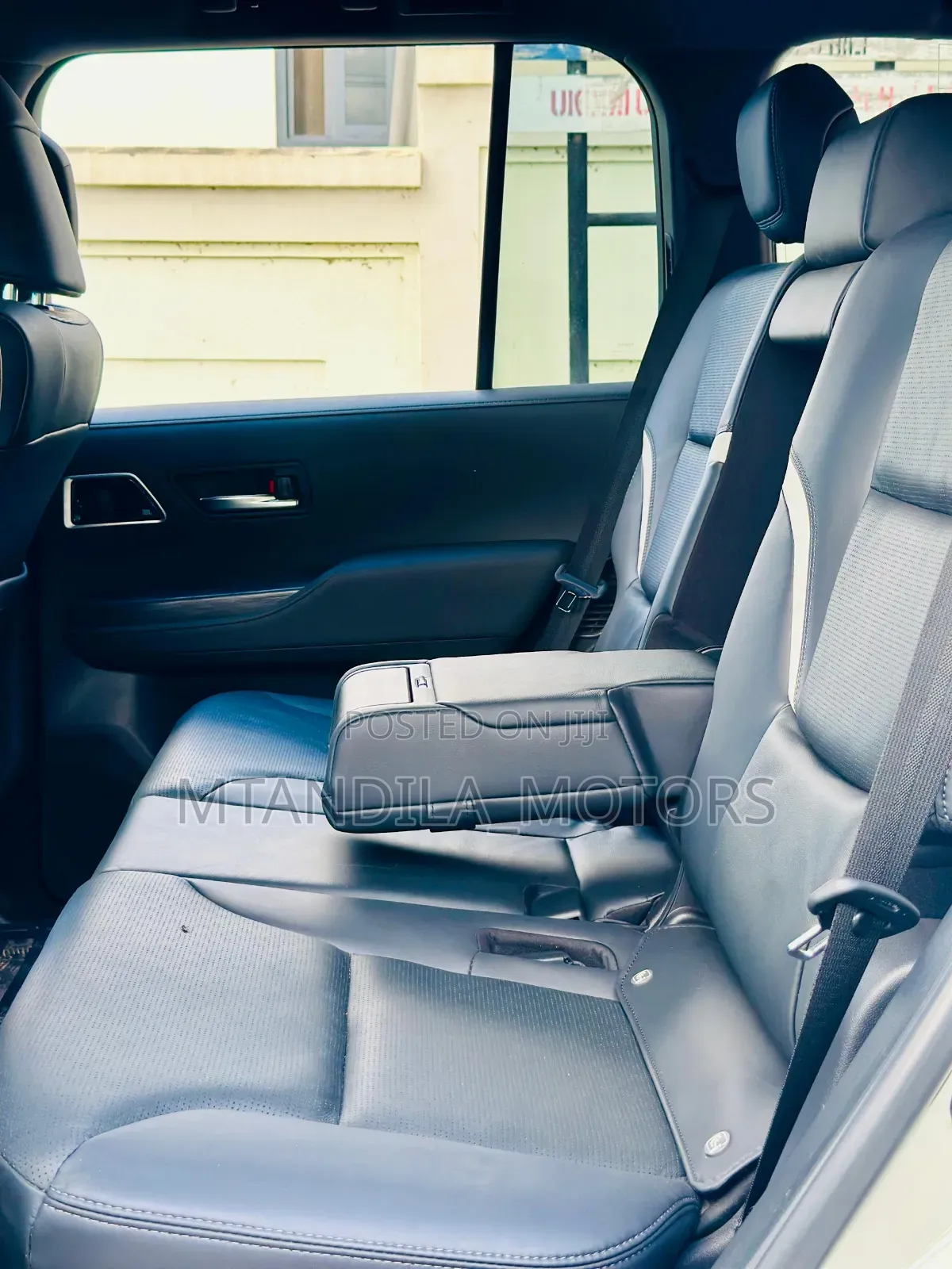 Toyota Land Cruiser LC300 2024 White