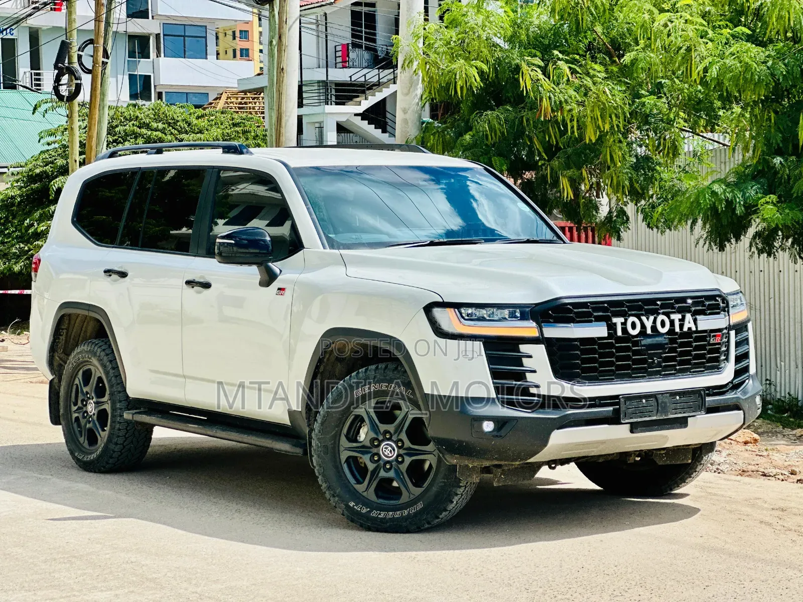 Toyota Land Cruiser LC300 2024 White