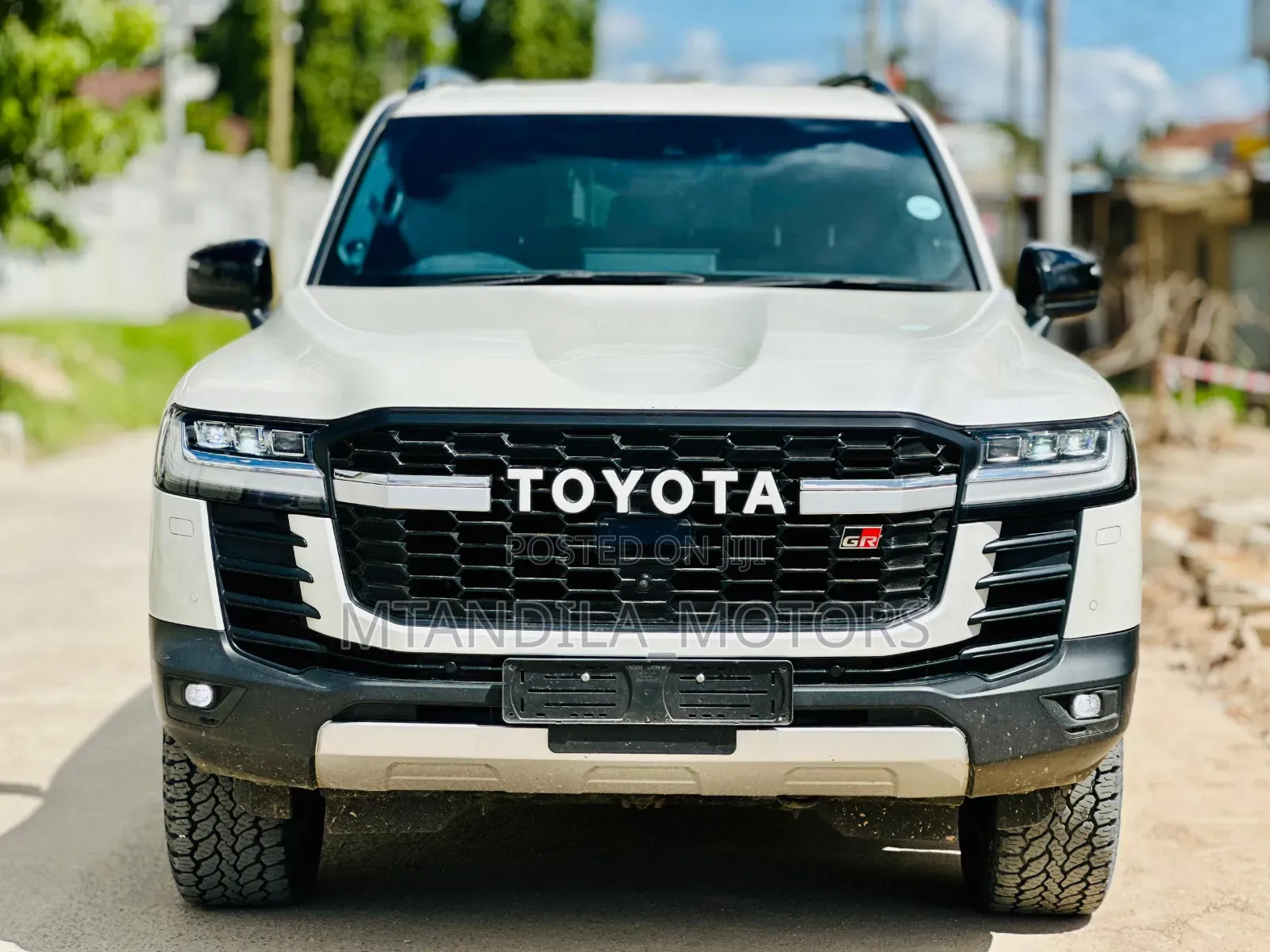 Toyota Land Cruiser LC300 2024 White