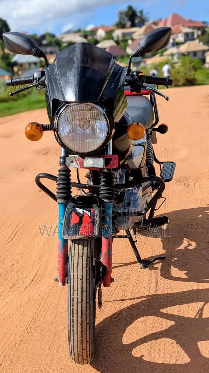 New TVS HLX 125 2025 Black