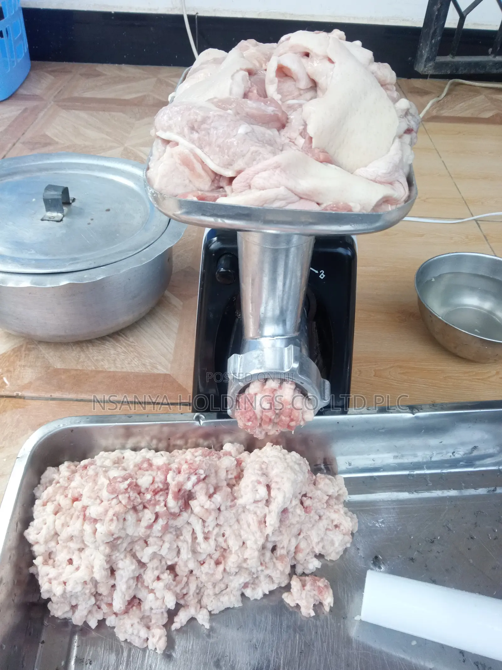 Jipatie Nyama Iliyosagwa Ya Nguruwe Kilo 1 TSHS 20,000/= Mabwe Pande