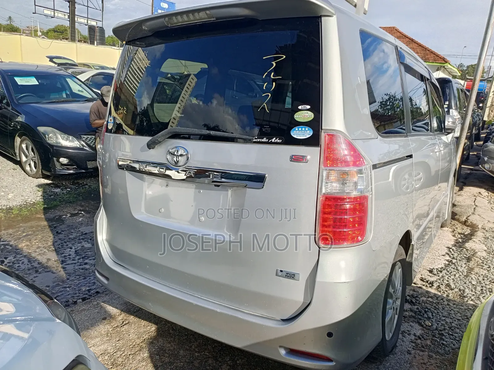 Toyota Noah 2.0 143hp AWD (7 Seater) 2009 Silver