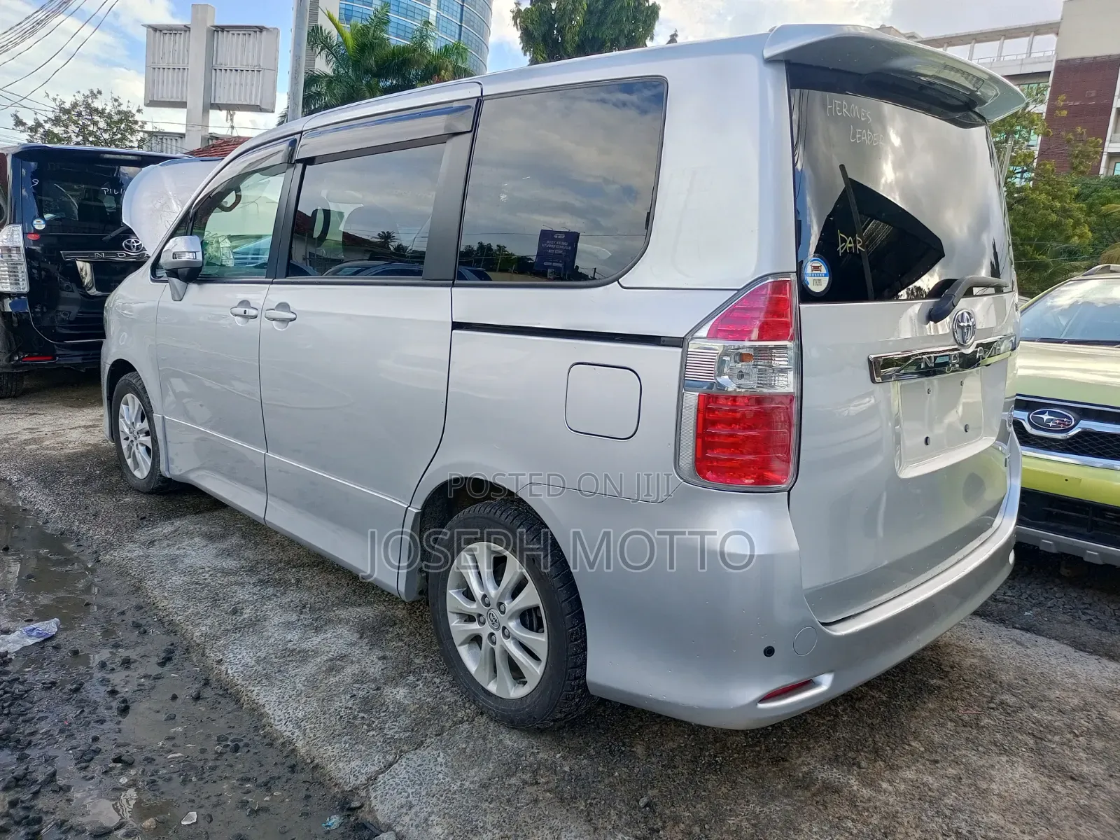 Toyota Noah 2.0 143hp AWD (7 Seater) 2009 Silver