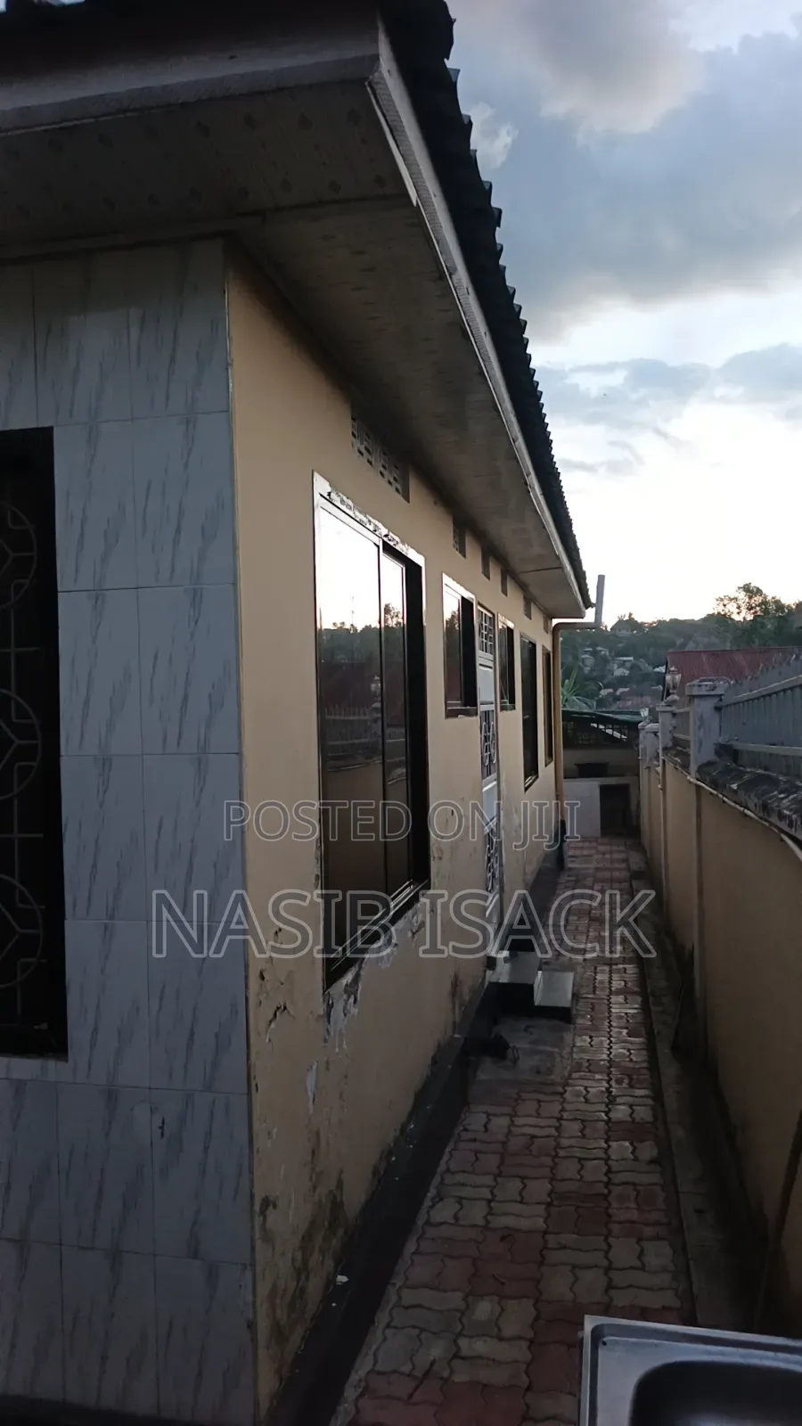 Furnished 12bdrm House in Mecco for sale