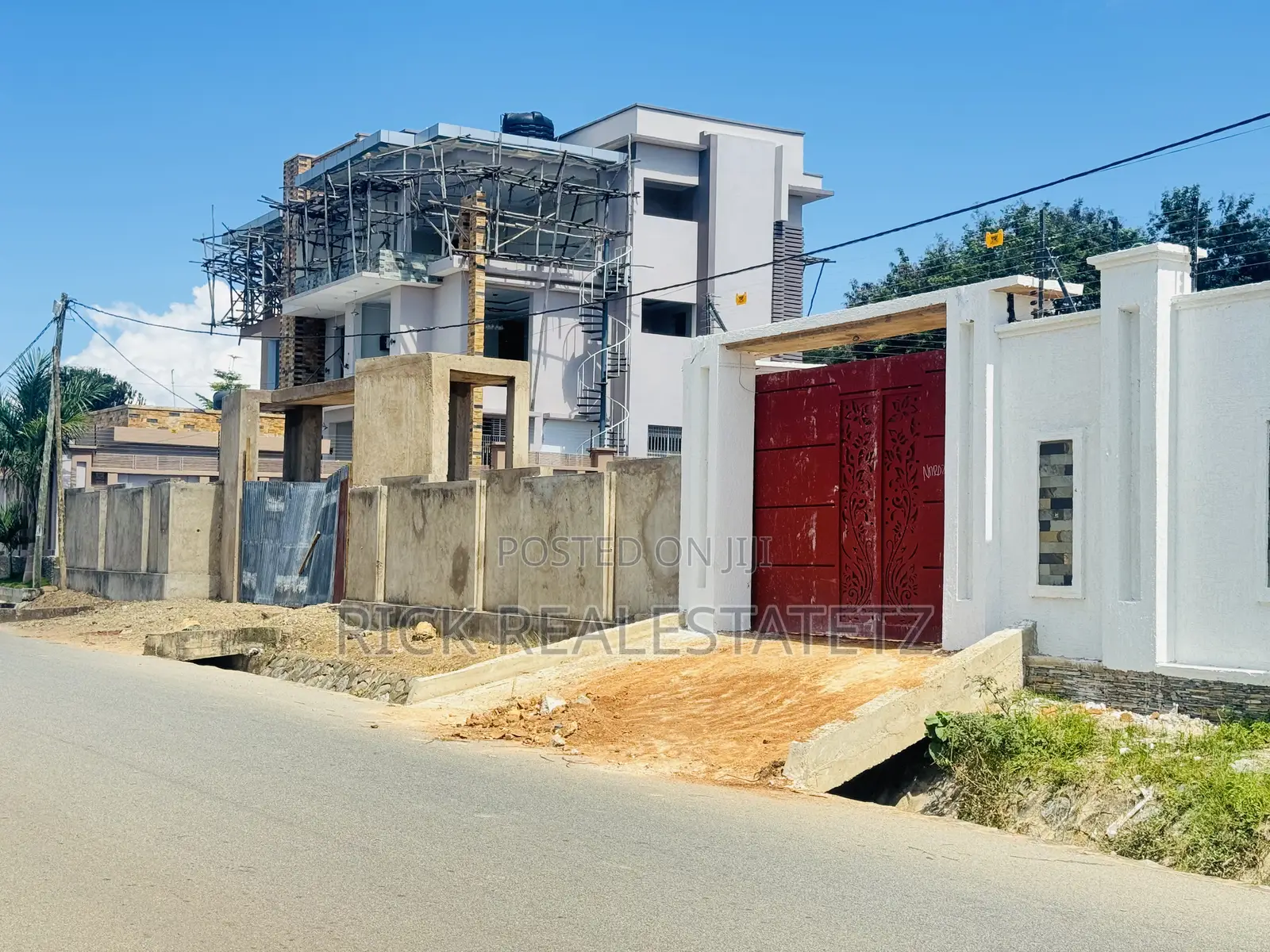 Kiwanja Kinauzwa Ilemela - Airport Jirani Na Malaika Beach