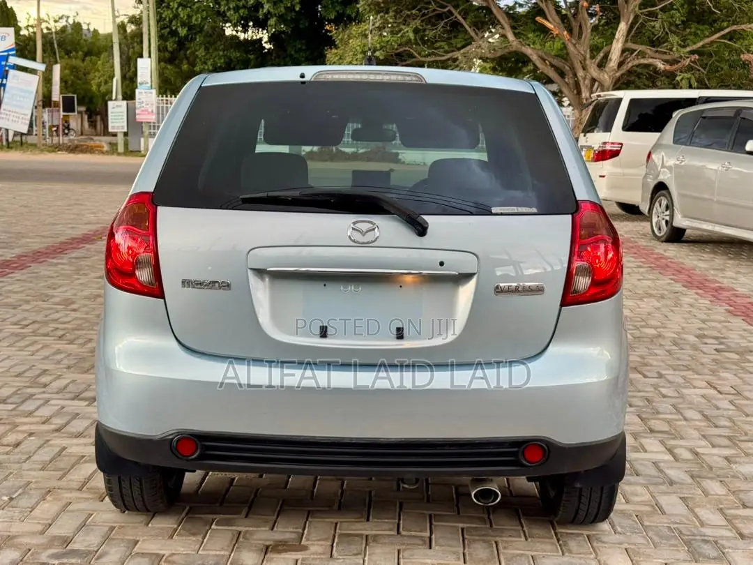 Mazda Verisa 2010 Silver