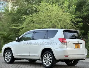 Toyota Vanguard 2010 White