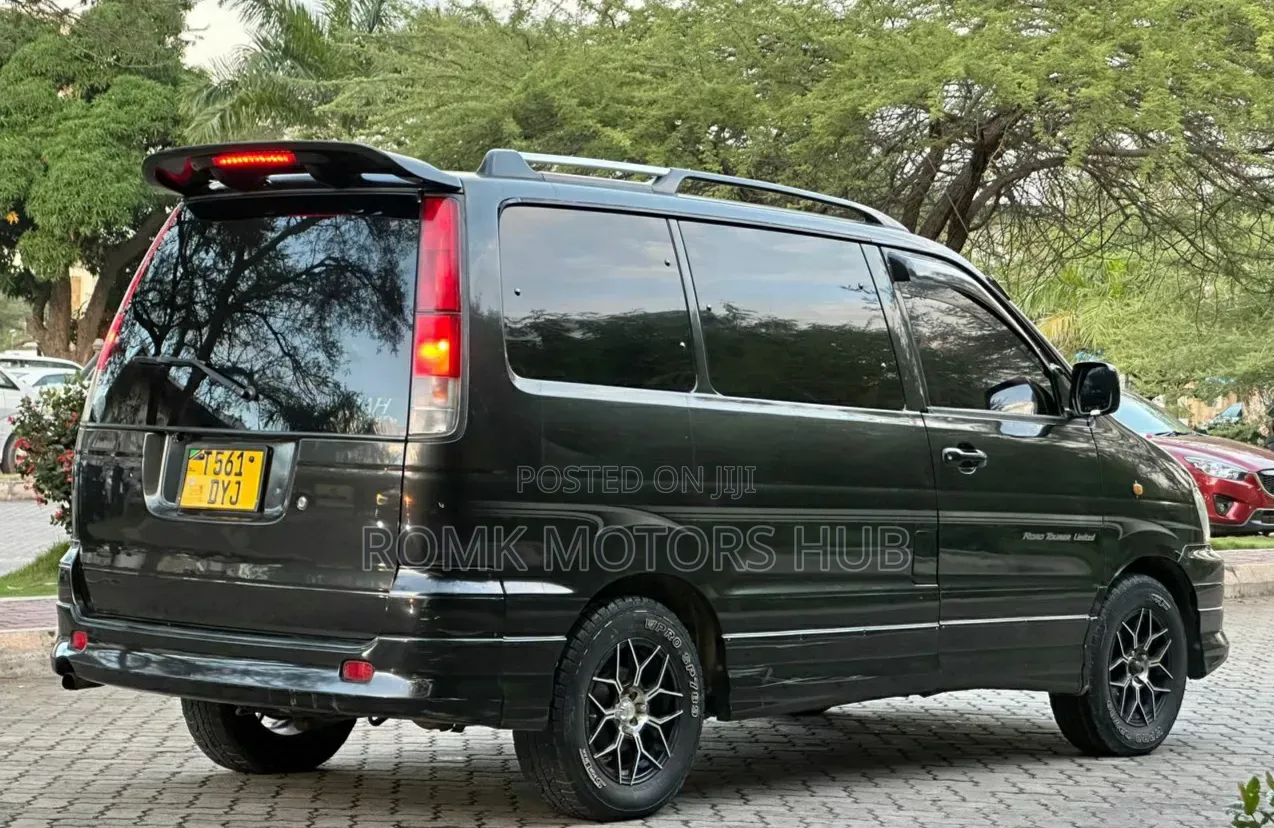 Toyota Noah 2001 Black