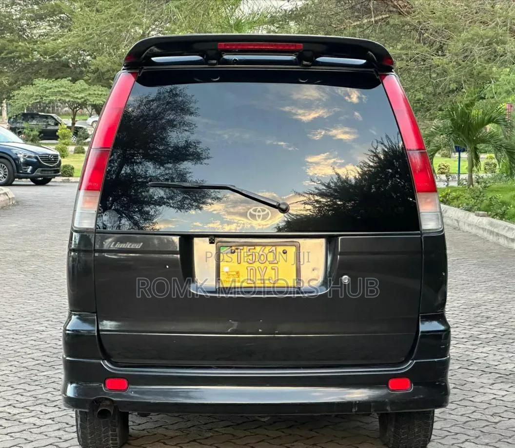 Toyota Noah 2001 Black