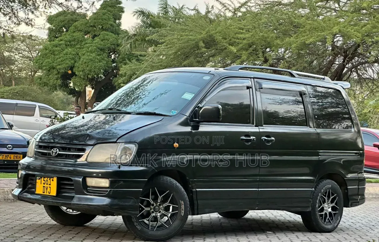 Toyota Noah 2001 Black