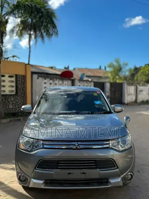 Mitsubishi Outlander 2.0 PHEV AWD 2013 Gray