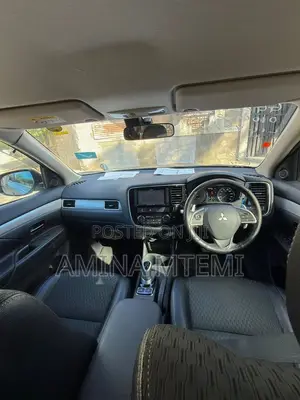 Mitsubishi Outlander 2.0 PHEV AWD 2013 Gray