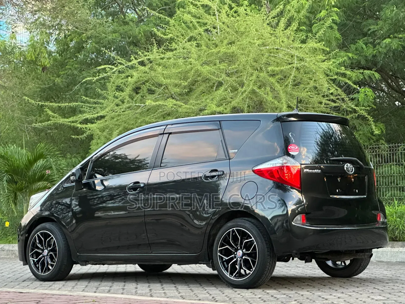 Toyota Ractis 2012 Black