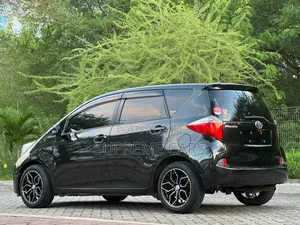 Toyota Ractis 2012 Black