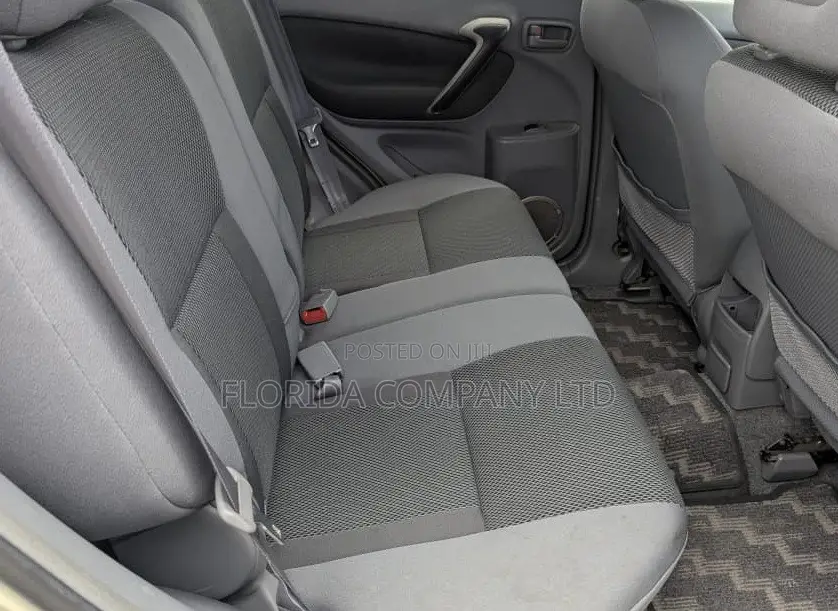 Toyota RAV4 Automatic 2003 Gold