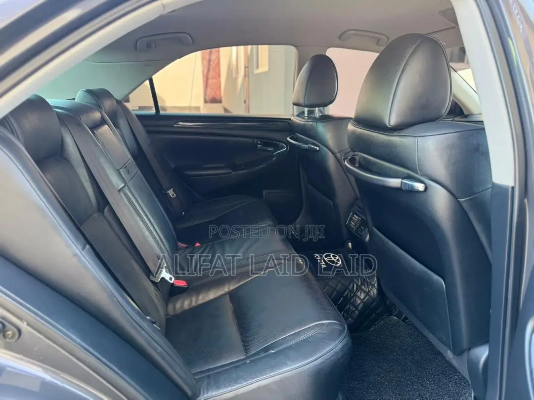 Toyota Crown 2007 Gray
