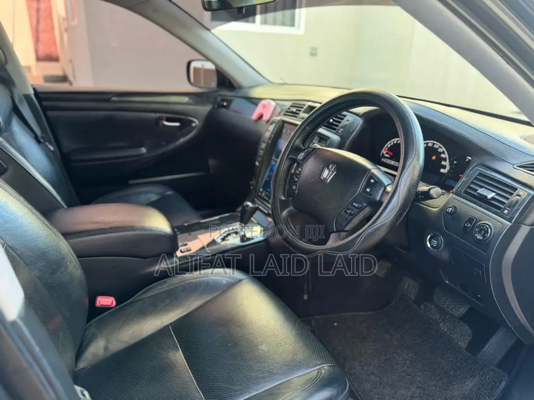 Toyota Crown 2007 Gray