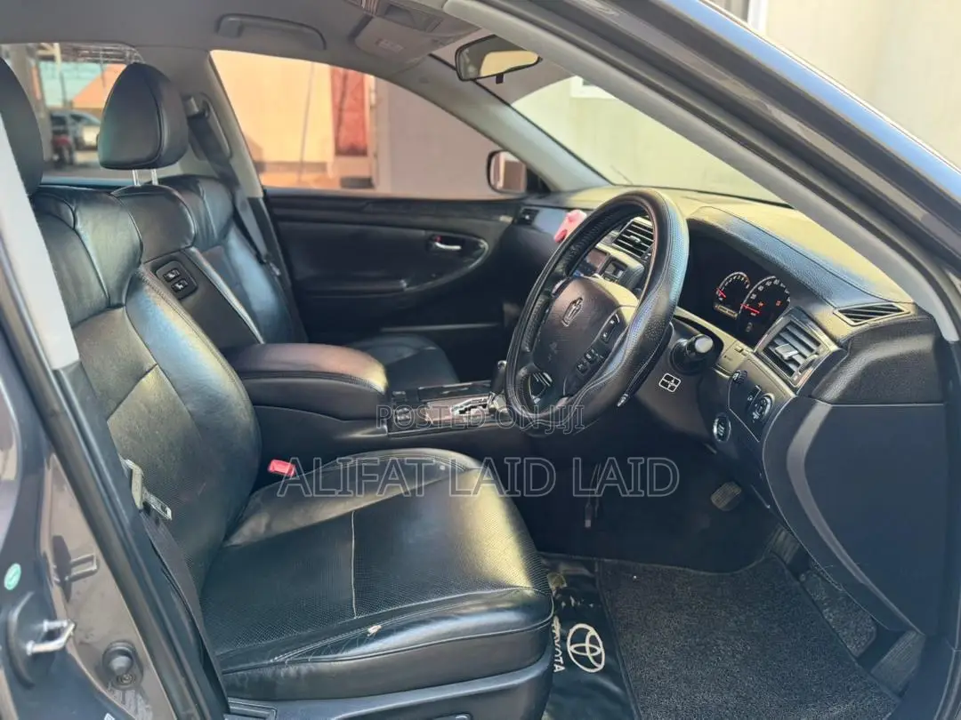 Toyota Crown 2007 Gray