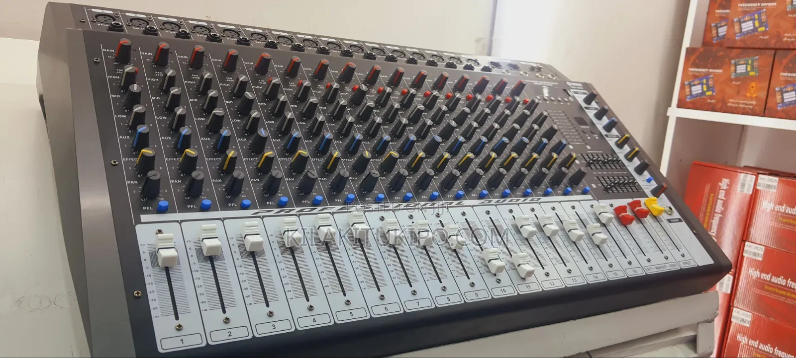 Yamaha Powered Mixer 16 Channels