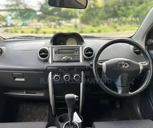 Toyota IST 2005