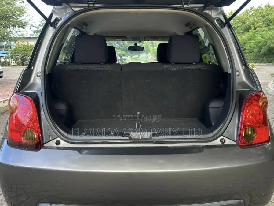 Toyota IST 2005