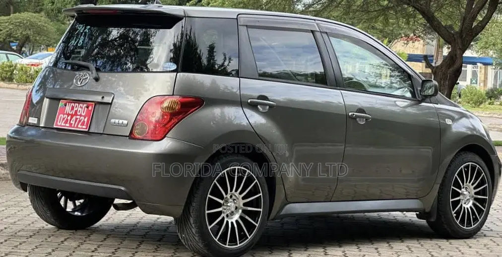 Toyota IST 2005