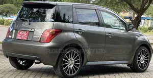 Toyota IST 2005