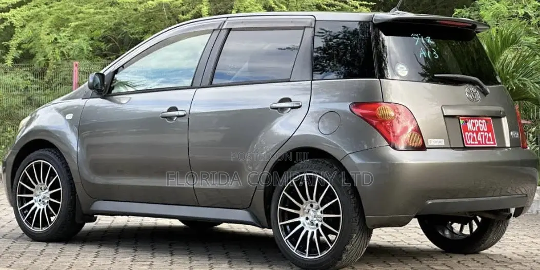 Toyota IST 2005
