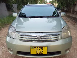 Toyota Raum 2005 Silver