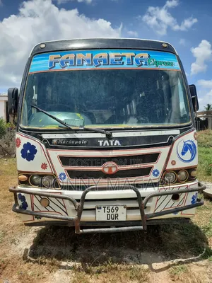 Tata Starbus Ultra Skool 2005 White