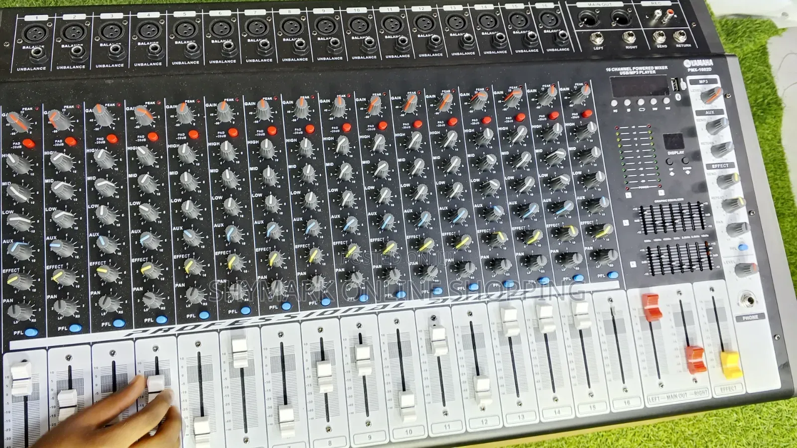 Yamaha PMX-1602d 16-Channel Professional Powered Mixer