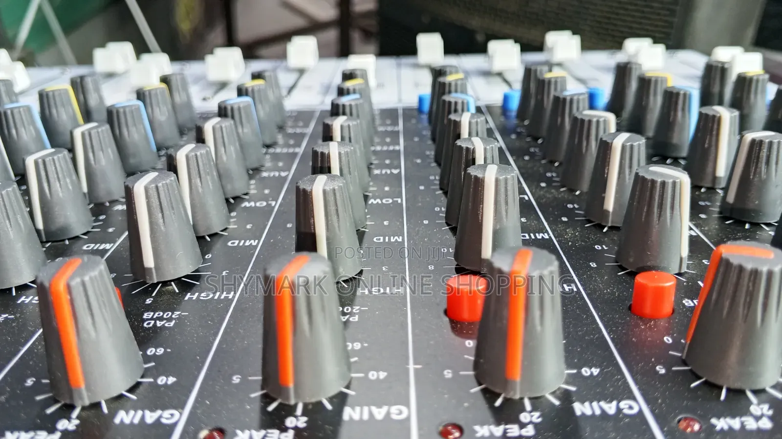 Yamaha PMX-1602d 16-Channel Professional Powered Mixer