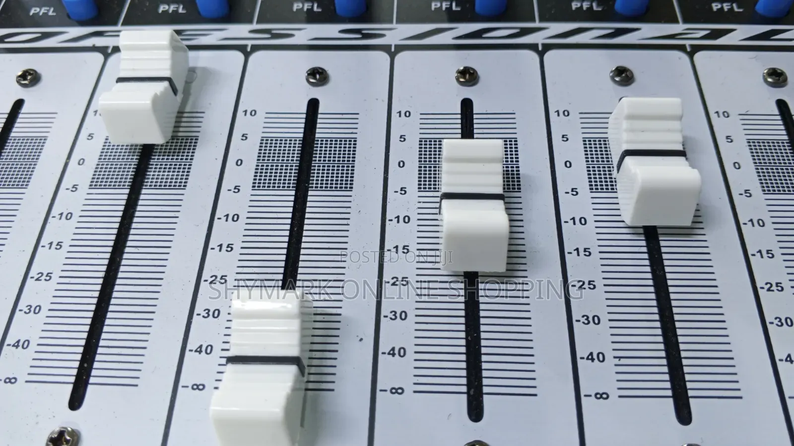 Yamaha PMX-1602d 16-Channel Professional Powered Mixer
