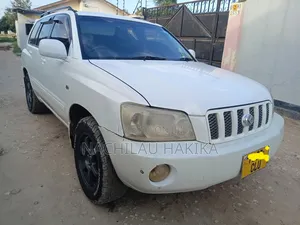 Toyota Kluger 2005 White