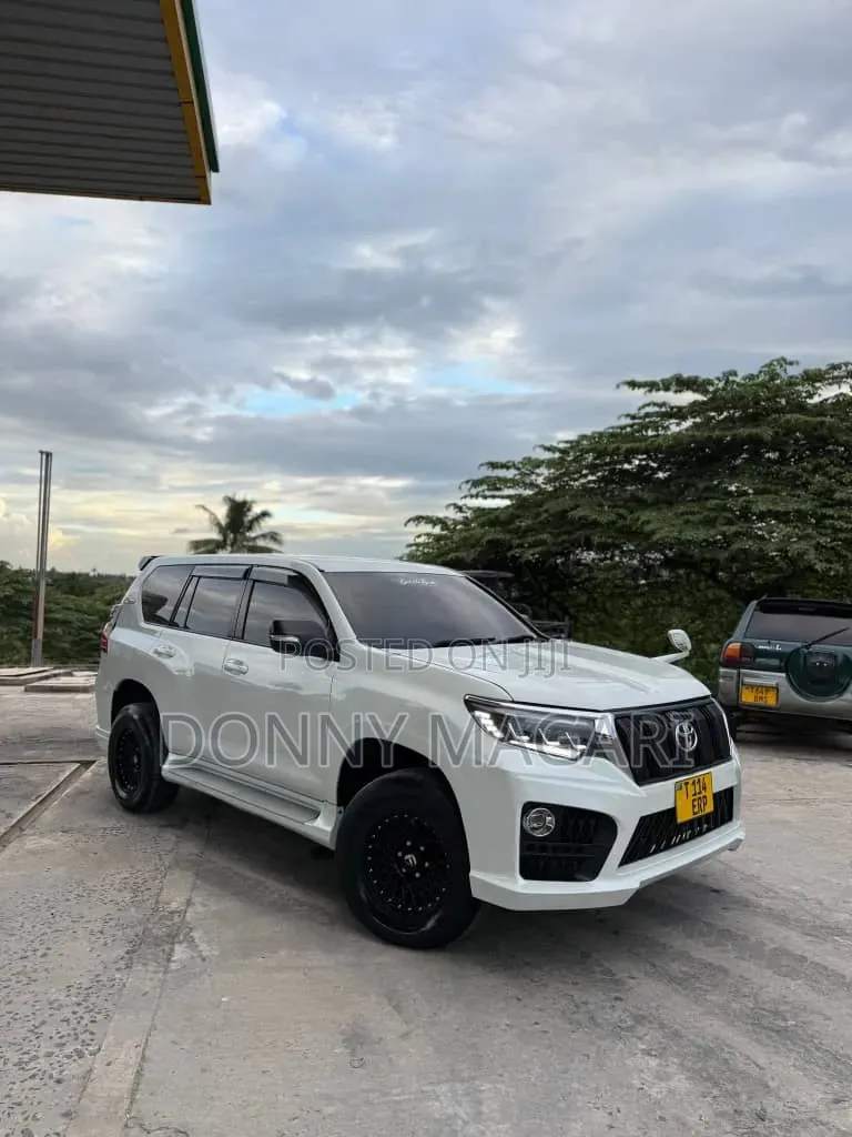 Toyota Land Cruiser Prado 2010 White