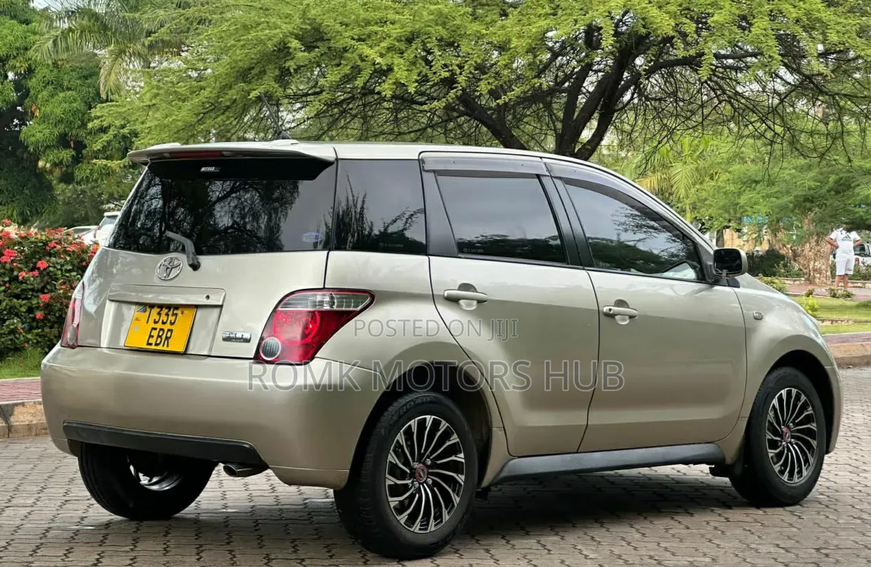 Toyota IST 2004 Silver